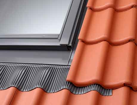 Pose d'un Velux sur tuile romane Pose d'un Velux sur tuile romane